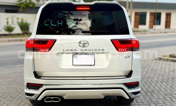 Buy Import Toyota Land Cruiser White Car in Dar es Salaam in Dar es Salaam Buy Import Toyota Land Cruiser White Car in Dar es Salaam in Dar es Salaam