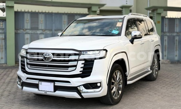 Buy Import Toyota Land Cruiser White Car in Dar es Salaam in Dar es Salaam Buy Import Toyota Land Cruiser White Car in Dar es Salaam in Dar es Salaam