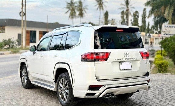 Buy Import Toyota Land Cruiser White Car in Dar es Salaam in Dar es Salaam Buy Import Toyota Land Cruiser White Car in Dar es Salaam in Dar es Salaam
