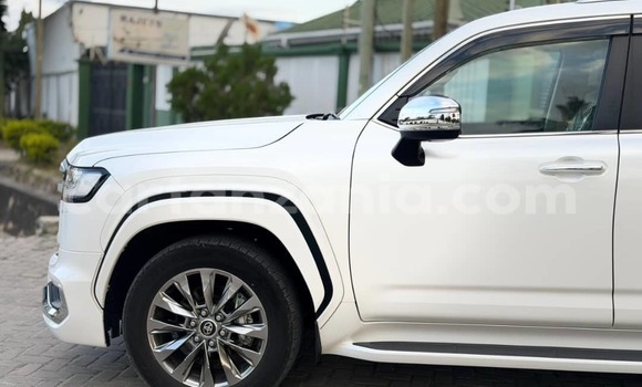 Buy Import Toyota Land Cruiser White Car in Dar es Salaam in Dar es Salaam Buy Import Toyota Land Cruiser White Car in Dar es Salaam in Dar es Salaam