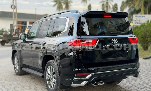 Buy Import Toyota Land Cruiser Black Car in Dar es Salaam in Dar es Salaam Buy Import Toyota Land Cruiser Black Car in Dar es Salaam in Dar es Salaam