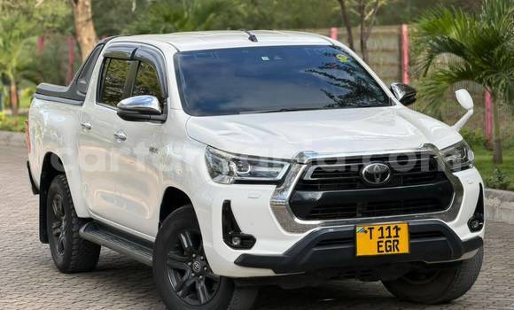 Buy Used Toyota Hiluxe Revo White Car in Dar es Salaam in Dar es Salaam Buy Used Toyota Hiluxe Revo White Car in Dar es Salaam in Dar es Salaam