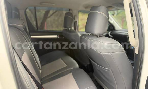 Buy Used Toyota Hiluxe Revo White Car in Dar es Salaam in Dar es Salaam Buy Used Toyota Hiluxe Revo White Car in Dar es Salaam in Dar es Salaam