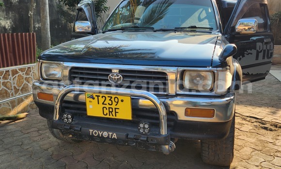 Nunua Ilio tumika Toyota Hilux Bluu Gari ndani ya Dar es Salaam nchini Dar es Salaam