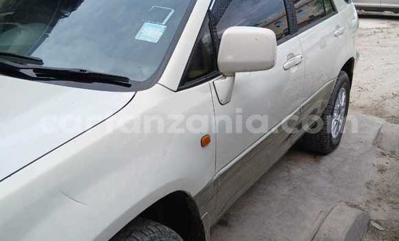 Buy Used Toyota Harrier White Car in Dar es Salaam in Dar es Salaam