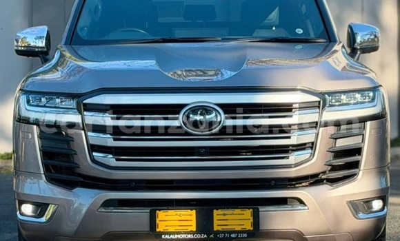 Buy Import Toyota Land Cruiser Silver Car in Dar es Salaam in Dar es Salaam Buy Import Toyota Land Cruiser Silver Car in Dar es Salaam in Dar es Salaam