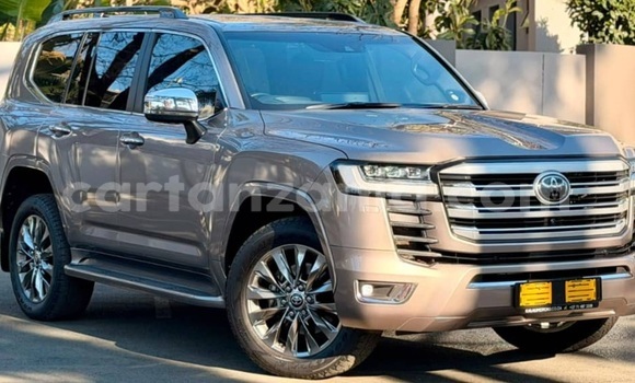 Buy Import Toyota Land Cruiser Silver Car in Dar es Salaam in Dar es Salaam Buy Import Toyota Land Cruiser Silver Car in Dar es Salaam in Dar es Salaam