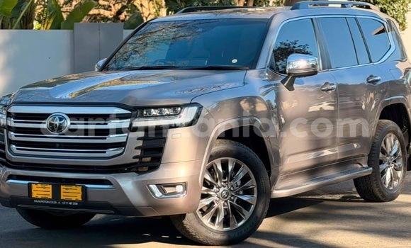 Buy Import Toyota Land Cruiser Silver Car in Dar es Salaam in Dar es Salaam Buy Import Toyota Land Cruiser Silver Car in Dar es Salaam in Dar es Salaam