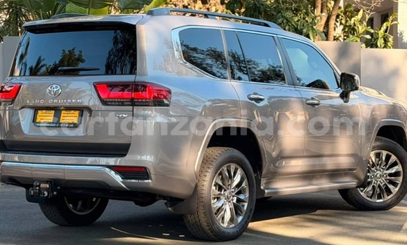 Buy Import Toyota Land Cruiser Silver Car in Dar es Salaam in Dar es Salaam Buy Import Toyota Land Cruiser Silver Car in Dar es Salaam in Dar es Salaam