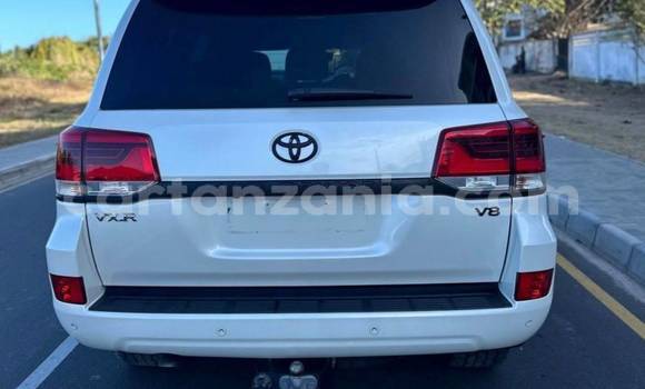 Buy Import Toyota Land Cruiser White Car in Dar es Salaam in Dar es Salaam Buy Import Toyota Land Cruiser White Car in Dar es Salaam in Dar es Salaam