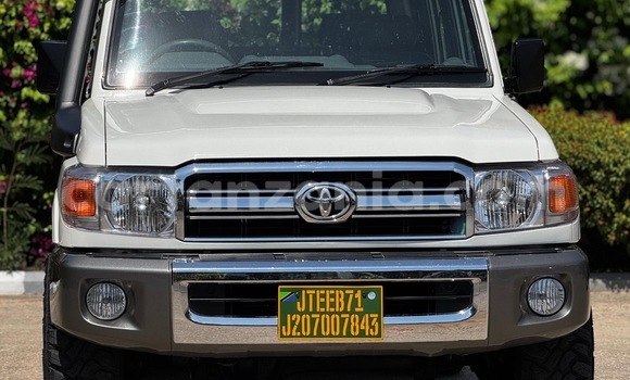 Nunua Imported Toyota Land Cruiser Nyeupe Gari ndani ya Dar es Salaam nchini Dar es Salaam Nunua Imported Toyota Land Cruiser Nyeupe Gari ndani ya Dar es Salaam nchini Dar es Salaam