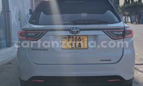 Nunua Ilio tumika Toyota Harrier Nyeupe Gari ndani ya Dar es Salaam nchini Dar es Salaam Nunua Ilio tumika Toyota Harrier Nyeupe Gari ndani ya Dar es Salaam nchini Dar es Salaam