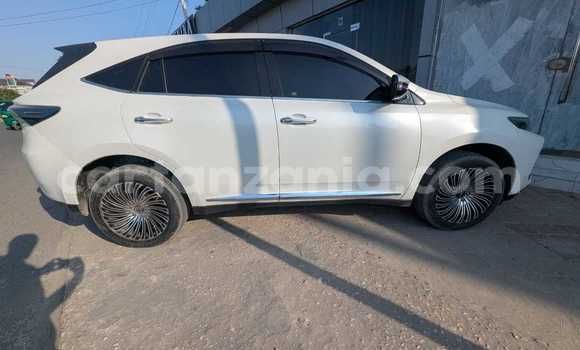 Nunua Ilio tumika Toyota Harrier Nyeupe Gari ndani ya Dar es Salaam nchini Dar es Salaam Nunua Ilio tumika Toyota Harrier Nyeupe Gari ndani ya Dar es Salaam nchini Dar es Salaam