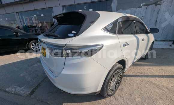 Nunua Ilio tumika Toyota Harrier Nyeupe Gari ndani ya Dar es Salaam nchini Dar es Salaam Nunua Ilio tumika Toyota Harrier Nyeupe Gari ndani ya Dar es Salaam nchini Dar es Salaam