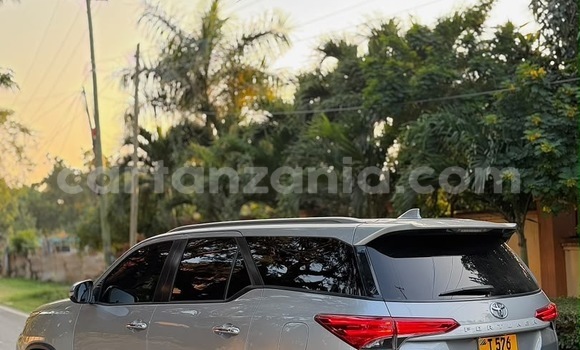 Nunua Ilio tumika Toyota Fortuner Nyingine Gari ndani ya Dar es Salaam nchini Dar es Salaam Nunua Ilio tumika Toyota Fortuner Nyingine Gari ndani ya Dar es Salaam nchini Dar es Salaam