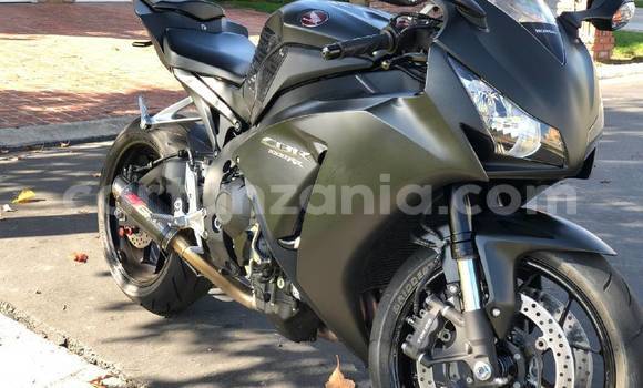 Buy Used Honda CBR Black Bike in Arusha in Arusha Buy Used Honda CBR Black Bike in Arusha in Arusha
