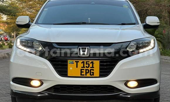 Buy Used Honda Vezel White Car in Dar es Salaam in Dar es Salaam