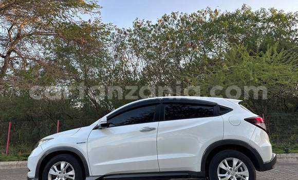 Buy Used Honda Vezel White Car in Dar es Salaam in Dar es Salaam Buy Used Honda Vezel White Car in Dar es Salaam in Dar es Salaam