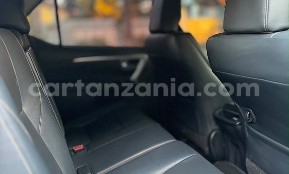 Nunua Ilio tumika Toyota Fortuner Nyingine Gari ndani ya Dar es Salaam nchini Dar es Salaam Nunua Ilio tumika Toyota Fortuner Nyingine Gari ndani ya Dar es Salaam nchini Dar es Salaam