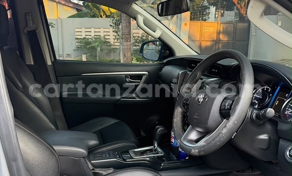 Nunua Ilio tumika Toyota Fortuner Nyingine Gari ndani ya Dar es Salaam nchini Dar es Salaam Nunua Ilio tumika Toyota Fortuner Nyingine Gari ndani ya Dar es Salaam nchini Dar es Salaam