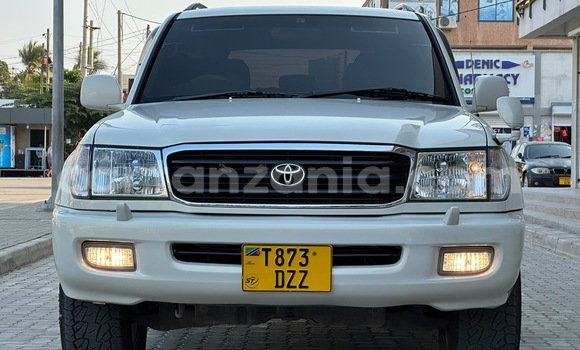 Buy Used Toyota Land Cruiser White Car in Dar es Salaam in Dar es Salaam