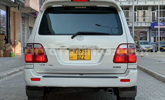 Nunua Ilio tumika Toyota Land Cruiser Nyeupe Gari ndani ya Dar es Salaam nchini Dar es Salaam Nunua Ilio tumika Toyota Land Cruiser Nyeupe Gari ndani ya Dar es Salaam nchini Dar es Salaam