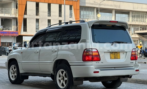 Nunua Ilio tumika Toyota Land Cruiser Nyeupe Gari ndani ya Dar es Salaam nchini Dar es Salaam Nunua Ilio tumika Toyota Land Cruiser Nyeupe Gari ndani ya Dar es Salaam nchini Dar es Salaam