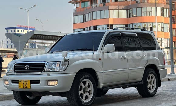 Nunua Ilio tumika Toyota Land Cruiser Nyeupe Gari ndani ya Dar es Salaam nchini Dar es Salaam Nunua Ilio tumika Toyota Land Cruiser Nyeupe Gari ndani ya Dar es Salaam nchini Dar es Salaam
