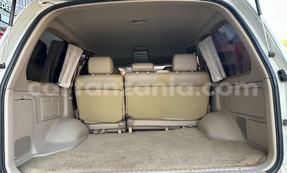 Nunua Ilio tumika Toyota Land Cruiser Nyeupe Gari ndani ya Dar es Salaam nchini Dar es Salaam Nunua Ilio tumika Toyota Land Cruiser Nyeupe Gari ndani ya Dar es Salaam nchini Dar es Salaam