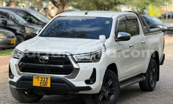 Buy Used Toyota Hilux White Car in Dar es Salaam in Dar es Salaam Buy Used Toyota Hilux White Car in Dar es Salaam in Dar es Salaam