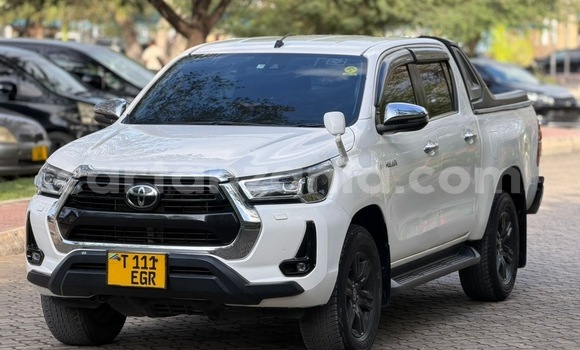 Buy Used Toyota Hilux White Car in Dar es Salaam in Dar es Salaam Buy Used Toyota Hilux White Car in Dar es Salaam in Dar es Salaam