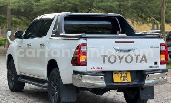 Buy Used Toyota Hilux White Car in Dar es Salaam in Dar es Salaam Buy Used Toyota Hilux White Car in Dar es Salaam in Dar es Salaam