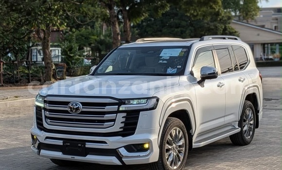 Buy Import Toyota Land Cruiser White Car in Dar es Salaam in Dar es Salaam Buy Import Toyota Land Cruiser White Car in Dar es Salaam in Dar es Salaam