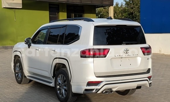 Buy Import Toyota Land Cruiser White Car in Dar es Salaam in Dar es Salaam Buy Import Toyota Land Cruiser White Car in Dar es Salaam in Dar es Salaam