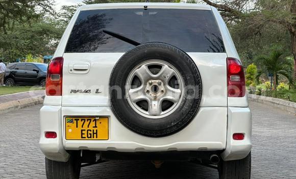 Buy Used Toyota RAV4 White Car in Dar es Salaam in Dar es Salaam Buy Used Toyota RAV4 White Car in Dar es Salaam in Dar es Salaam