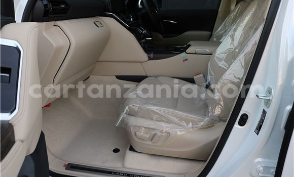 Nunua Ilio tumika Toyota Land Cruiser Nyeupe Gari ndani ya Biharamulo nchini Kagera Nunua Ilio tumika Toyota Land Cruiser Nyeupe Gari ndani ya Biharamulo nchini Kagera