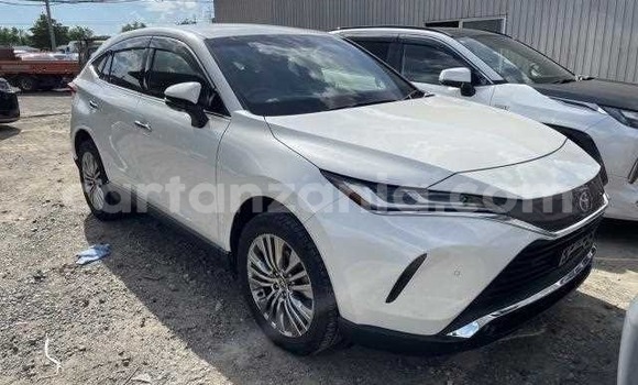 Buy Used Toyota Harrier White Car in Arusha in Arusha