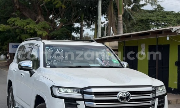 Nunua Imported Toyota Land Cruiser Nyeupe Gari ndani ya Dar es Salaam nchini Dar es Salaam Nunua Imported Toyota Land Cruiser Nyeupe Gari ndani ya Dar es Salaam nchini Dar es Salaam
