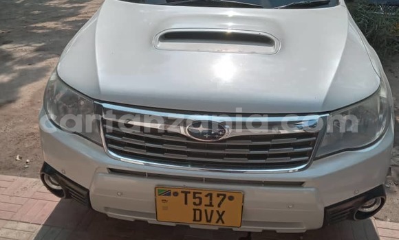 Nunua Ilio tumika Subaru Forester Nyeupe Gari ndani ya Dar es Salaam nchini Dar es Salaam