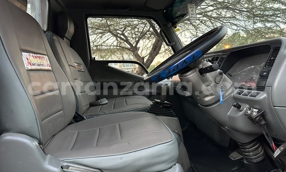 Buy Used Mitsubishi Fuso Fighter White Truck in Dar es Salaam in Dar es Salaam Buy Used Mitsubishi Fuso Fighter White Truck in Dar es Salaam in Dar es Salaam