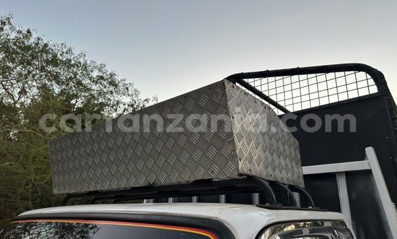 Buy Used Mitsubishi Fuso Fighter White Truck in Dar es Salaam in Dar es Salaam Buy Used Mitsubishi Fuso Fighter White Truck in Dar es Salaam in Dar es Salaam