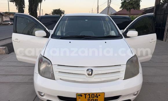 Buy Used Toyota IST White Car in Dar es Salaam in Dar es Salaam