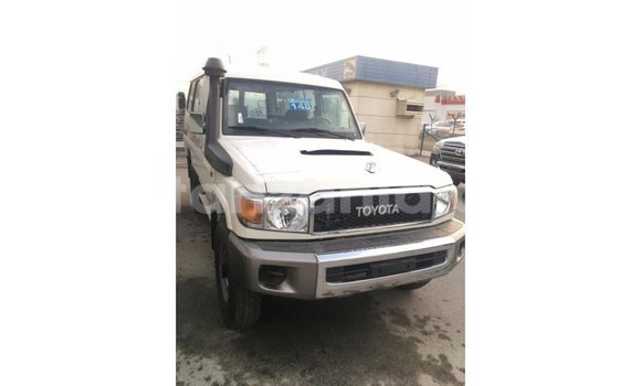 Buy Import Toyota Land Cruiser White Car in Import - Dubai in Arusha Buy Import Toyota Land Cruiser White Car in Import - Dubai in Arusha