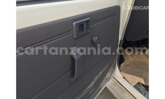 Buy Import Toyota Land Cruiser White Car in Import - Dubai in Arusha Buy Import Toyota Land Cruiser White Car in Import - Dubai in Arusha