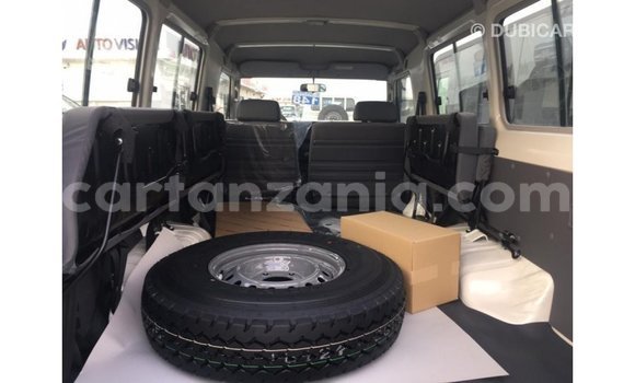 Buy Import Toyota Land Cruiser White Car in Import - Dubai in Arusha Buy Import Toyota Land Cruiser White Car in Import - Dubai in Arusha