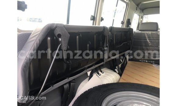 Buy Import Toyota Land Cruiser White Car in Import - Dubai in Arusha Buy Import Toyota Land Cruiser White Car in Import - Dubai in Arusha