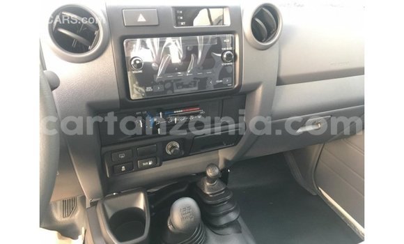Buy Import Toyota Land Cruiser White Car in Import - Dubai in Arusha Buy Import Toyota Land Cruiser White Car in Import - Dubai in Arusha