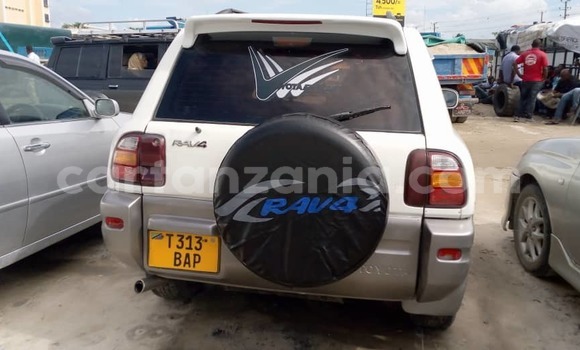 Buy Used Toyota RAV4 White Car in Dar es Salaam in Dar es Salaam Buy Used Toyota RAV4 White Car in Dar es Salaam in Dar es Salaam
