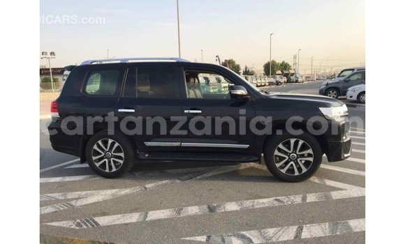 Buy Import Toyota Land Cruiser Black Car in Import - Dubai in Arusha Buy Import Toyota Land Cruiser Black Car in Import - Dubai in Arusha