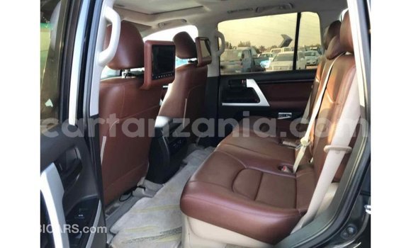 Buy Import Toyota Land Cruiser Black Car in Import - Dubai in Arusha Buy Import Toyota Land Cruiser Black Car in Import - Dubai in Arusha